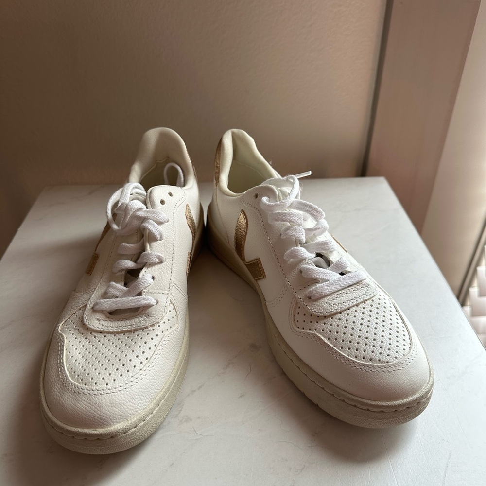 VEJA Womens Sneaker